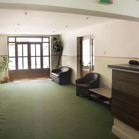 Hotel Merkur 密古雷休治 外观 照片