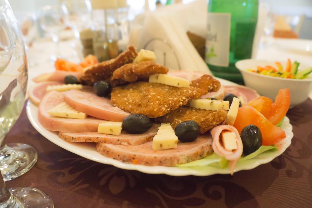 Hotel Merkur 密古雷休治 外观 照片