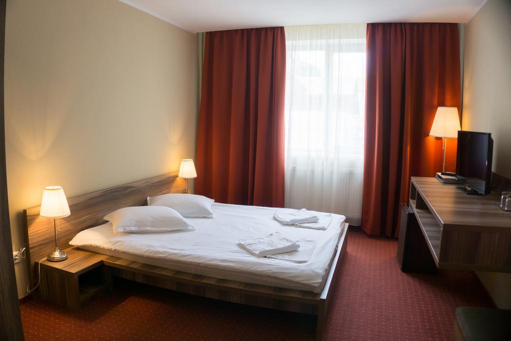 Hotel Merkur 密古雷休治 外观 照片