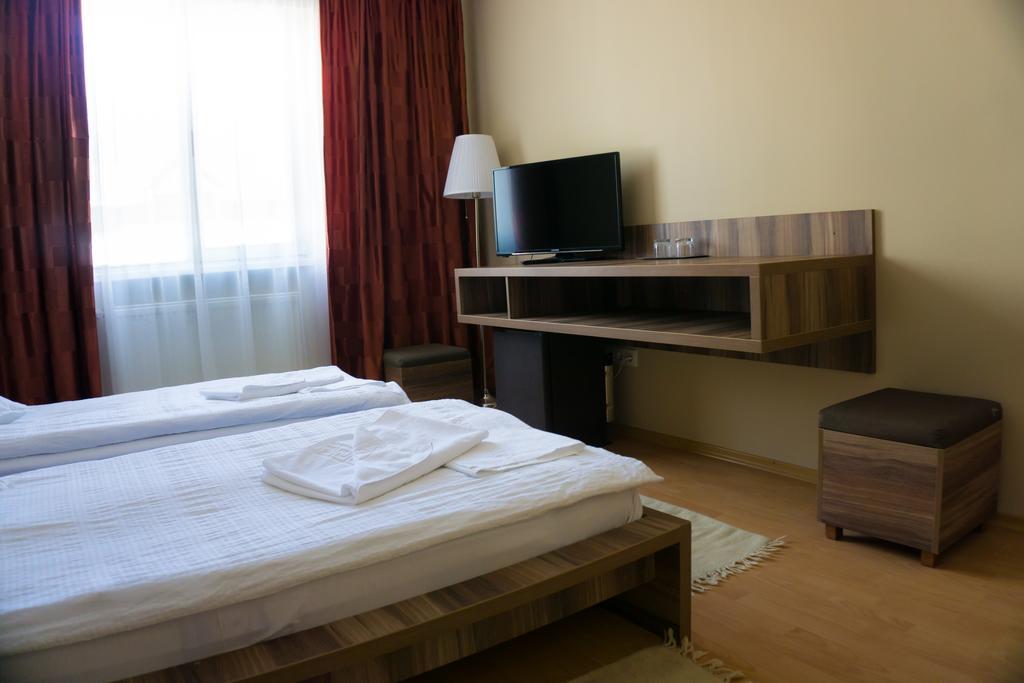 Hotel Merkur 密古雷休治 外观 照片